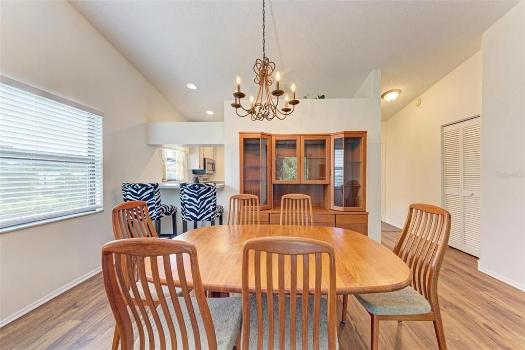 待售: $209,500 (2 贝兹, 2 浴室, 1078 平方英尺)