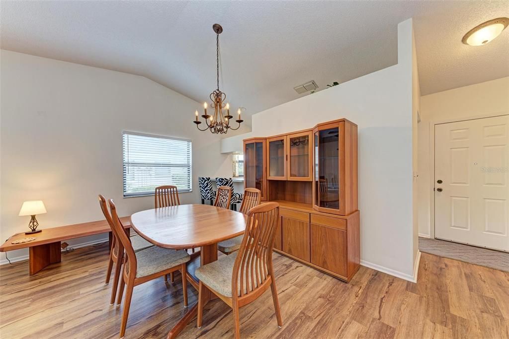 待售: $209,500 (2 贝兹, 2 浴室, 1078 平方英尺)