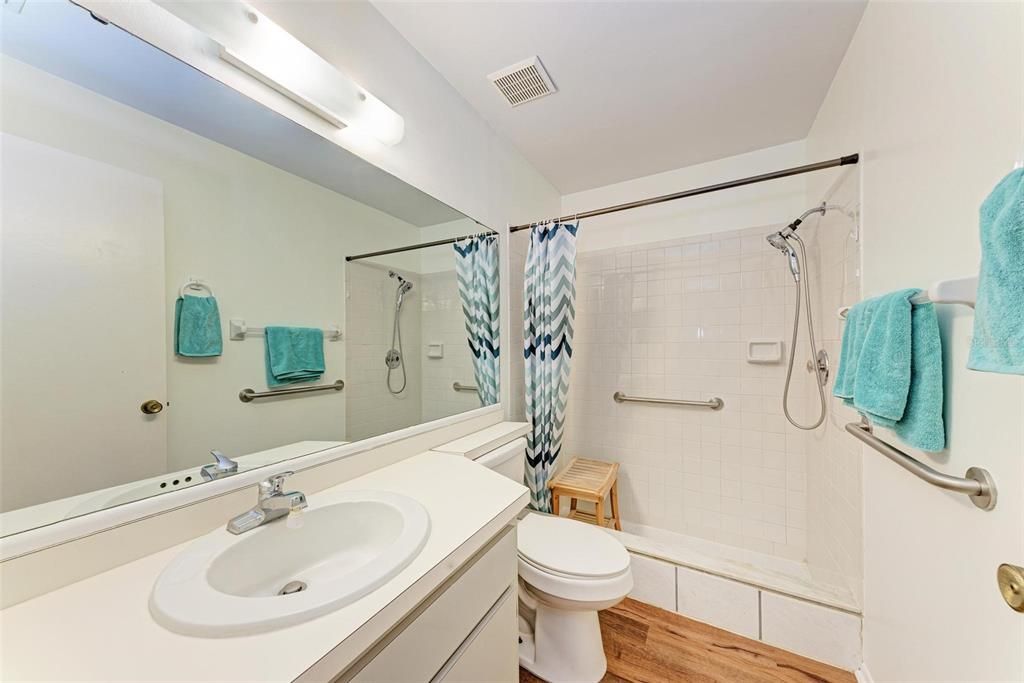 待售: $209,500 (2 贝兹, 2 浴室, 1078 平方英尺)