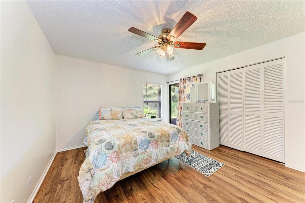 待售: $209,500 (2 贝兹, 2 浴室, 1078 平方英尺)