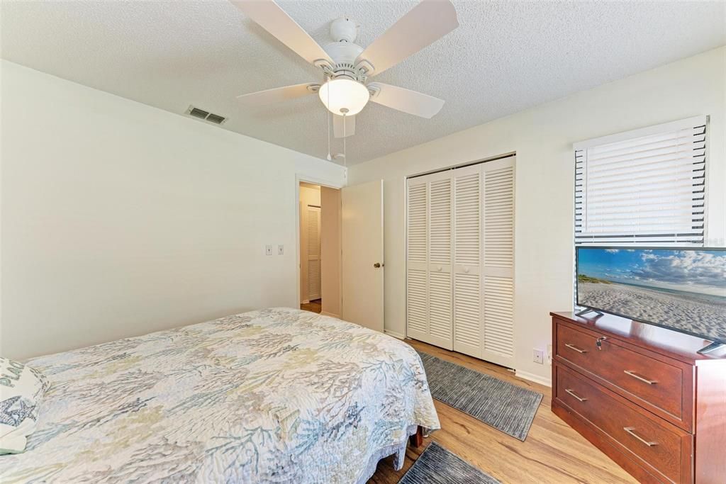 待售: $209,500 (2 贝兹, 2 浴室, 1078 平方英尺)