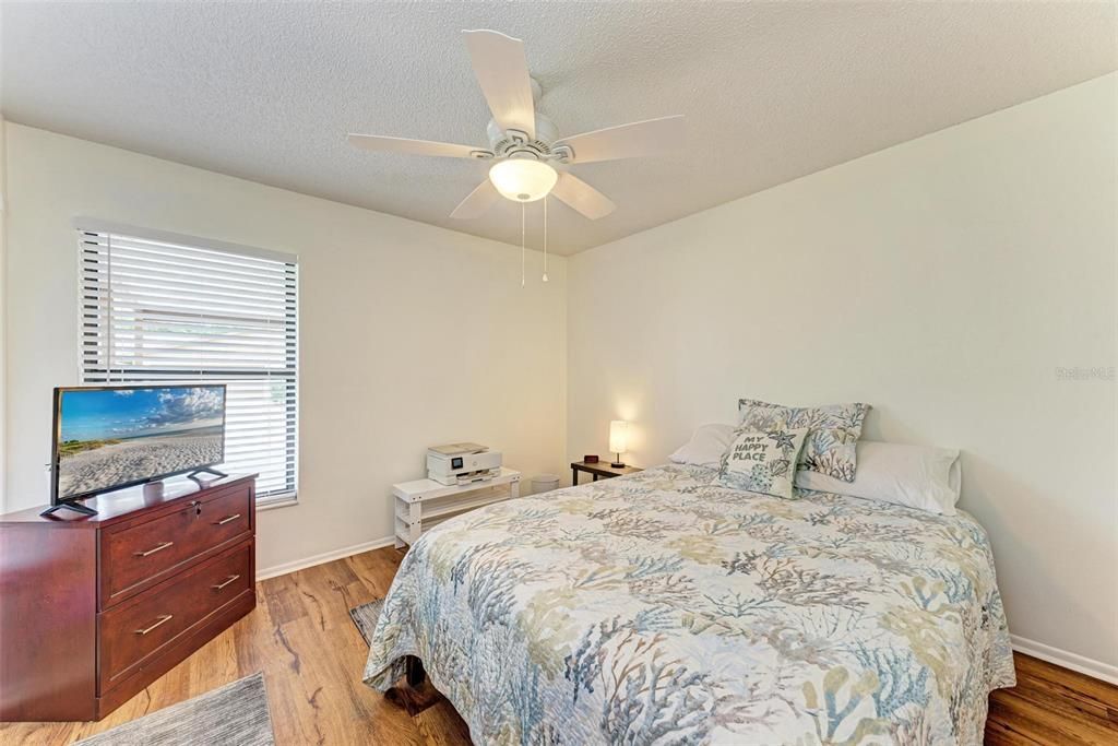 待售: $209,500 (2 贝兹, 2 浴室, 1078 平方英尺)