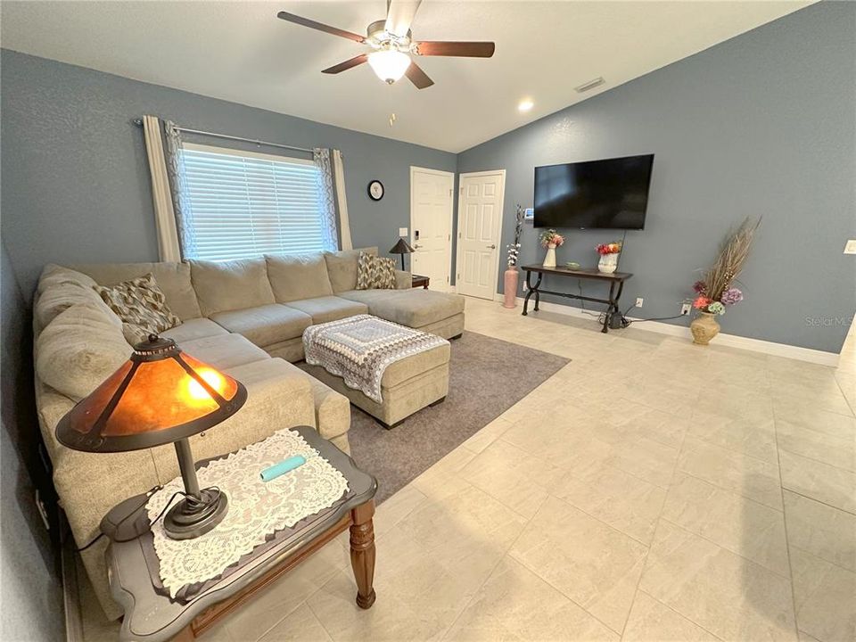 В аренду: $3,500 (3 спален, 2 ванн, 1427 Квадратных фут)