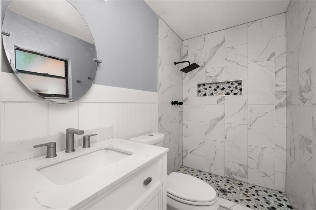 合同活跃: $249,900 (3 贝兹, 2 浴室, 1060 平方英尺)