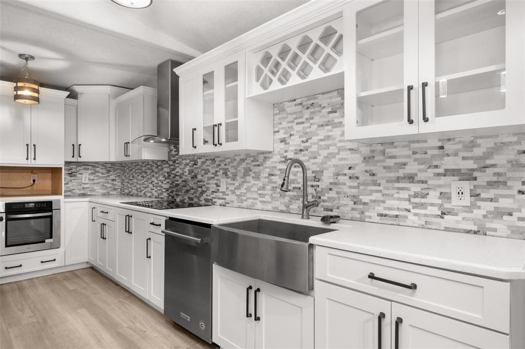 合同活跃: $249,900 (3 贝兹, 2 浴室, 1060 平方英尺)