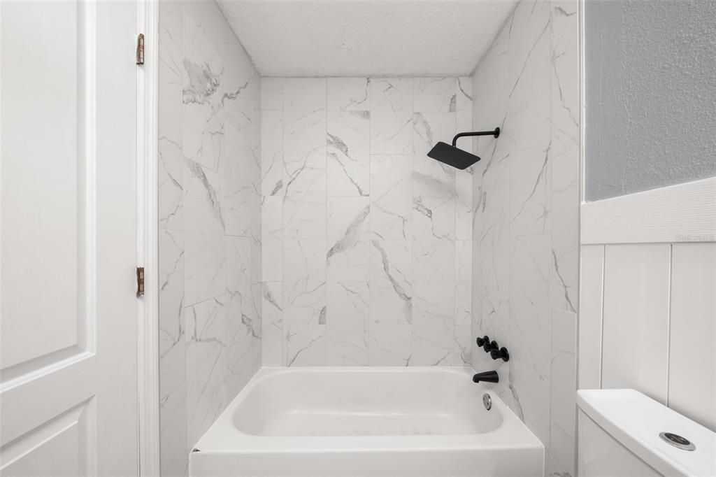 合同活跃: $249,900 (3 贝兹, 2 浴室, 1060 平方英尺)