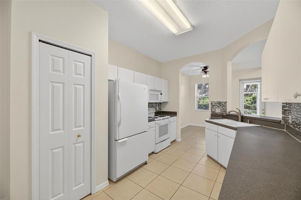 For Sale: $260,000 (2 beds, 2 baths, 1691 Square Feet)