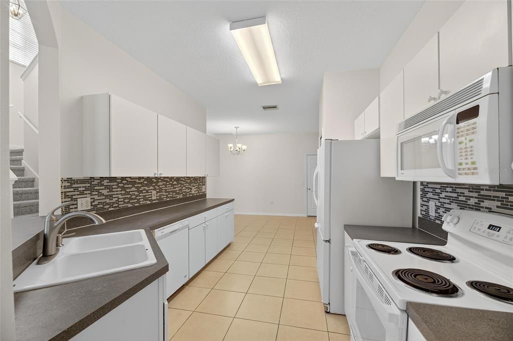 For Sale: $260,000 (2 beds, 2 baths, 1691 Square Feet)