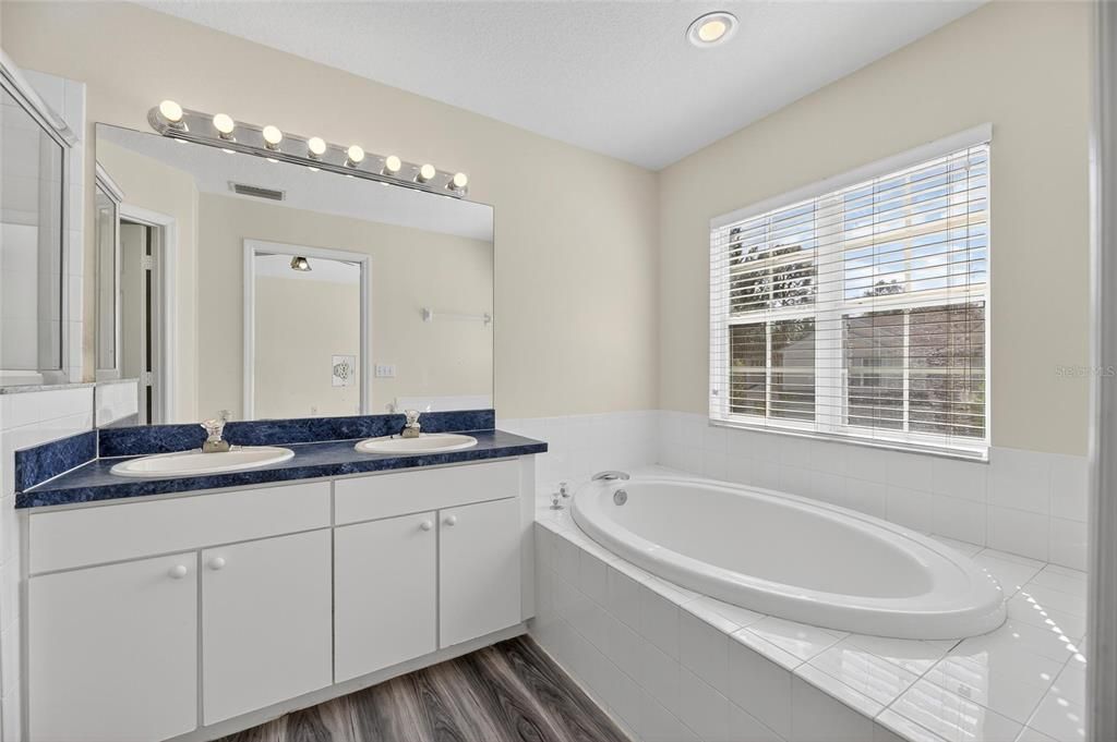 For Sale: $260,000 (2 beds, 2 baths, 1691 Square Feet)