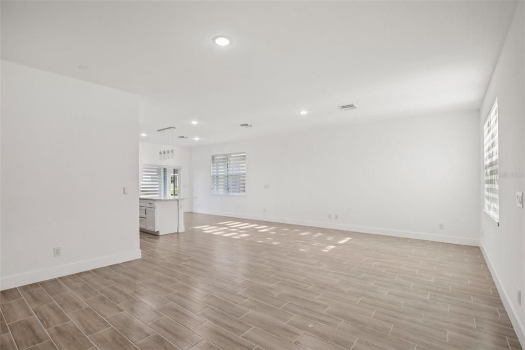 For Rent: $2,100 (3 beds, 2 baths, 1506 Square Feet)