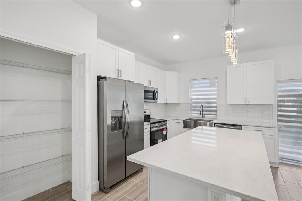 For Rent: $2,100 (3 beds, 2 baths, 1506 Square Feet)