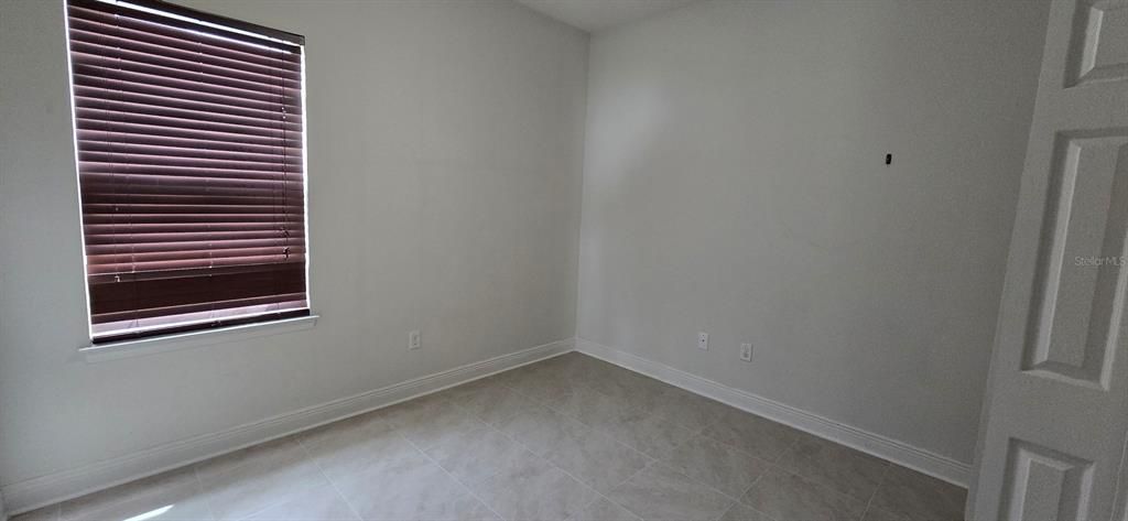 For Rent: $2,050 (3 beds, 2 baths, 1918 Square Feet)