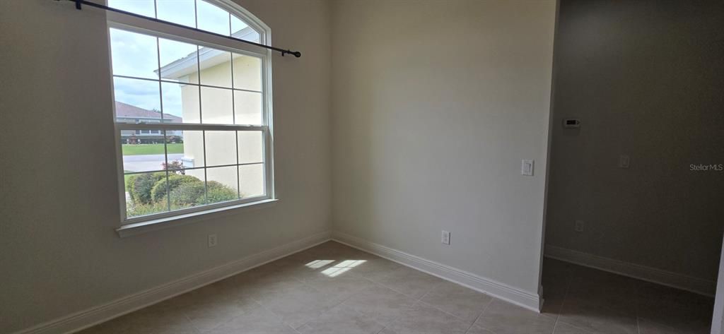 For Rent: $2,050 (3 beds, 2 baths, 1918 Square Feet)