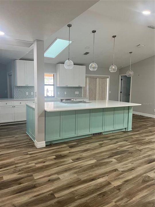 На продажу: $440,000 (4 спален, 2 ванн, 2043 Квадратных фут)