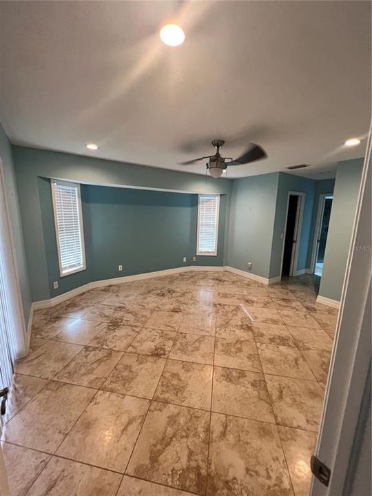 На продажу: $440,000 (4 спален, 2 ванн, 2043 Квадратных фут)