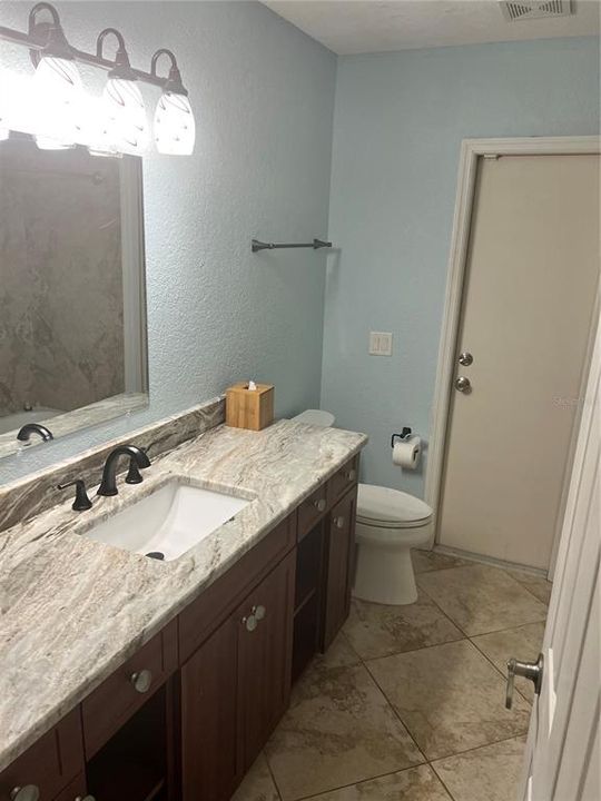 На продажу: $440,000 (4 спален, 2 ванн, 2043 Квадратных фут)