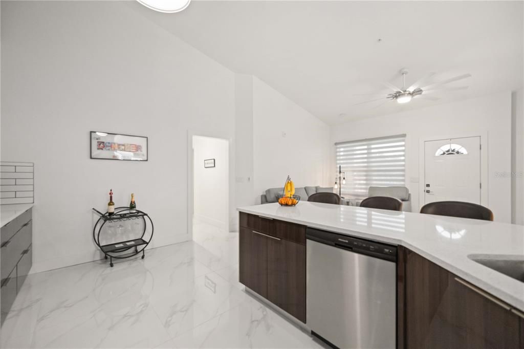 待售: $310,000 (2 贝兹, 2 浴室, 1150 平方英尺)