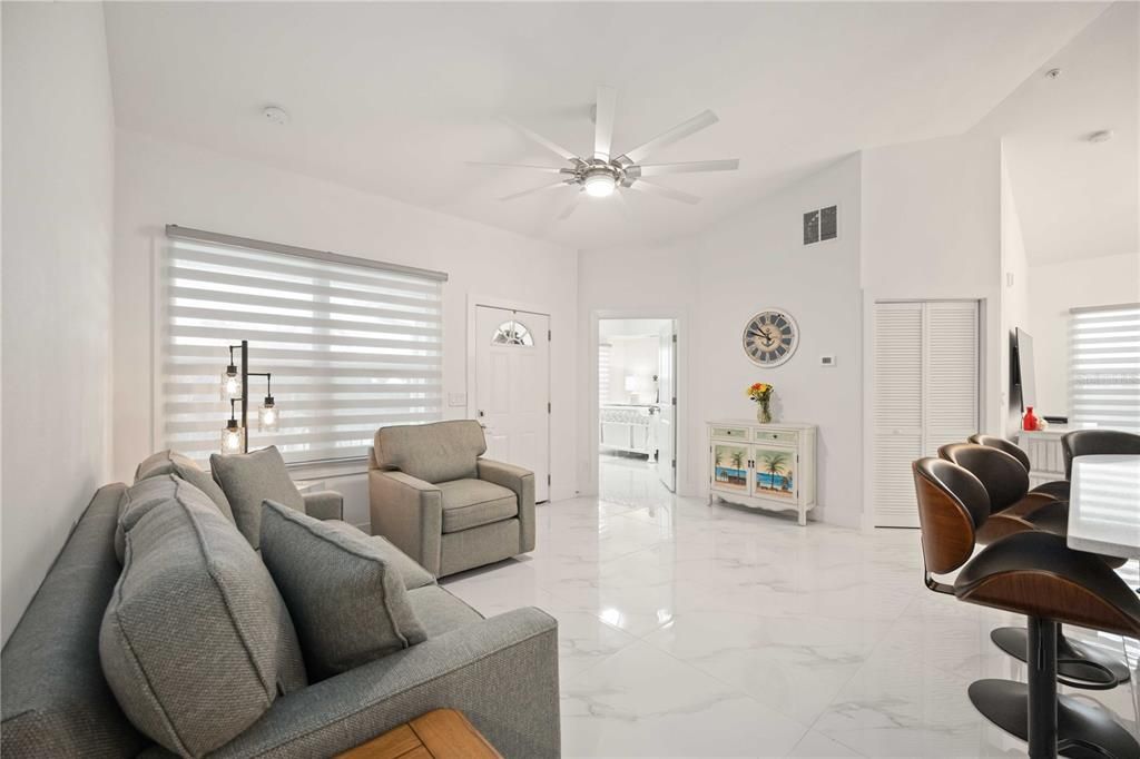 待售: $310,000 (2 贝兹, 2 浴室, 1150 平方英尺)