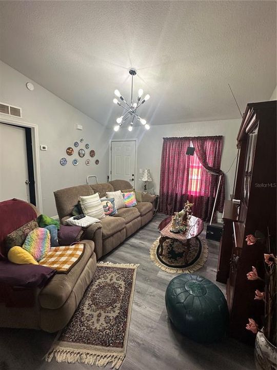 For Sale: $249,900 (3 beds, 2 baths, 1107 Square Feet)