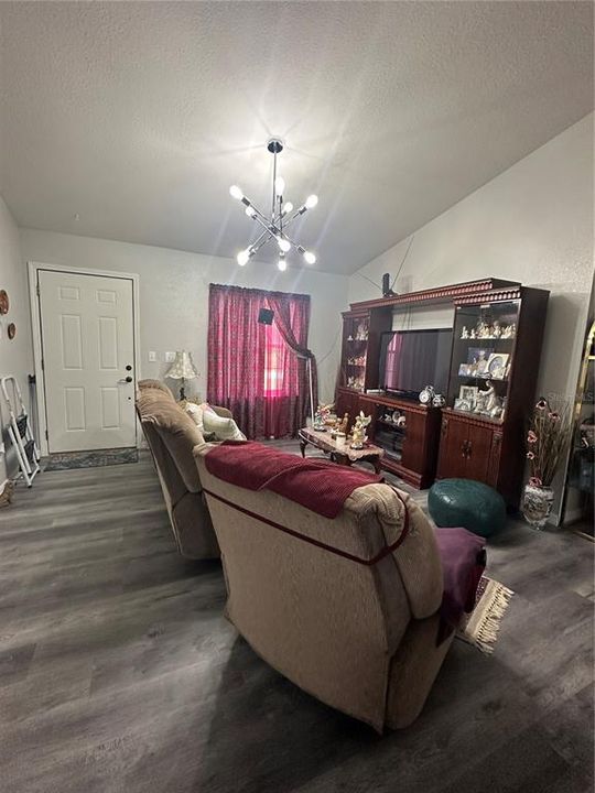 For Sale: $249,900 (3 beds, 2 baths, 1107 Square Feet)