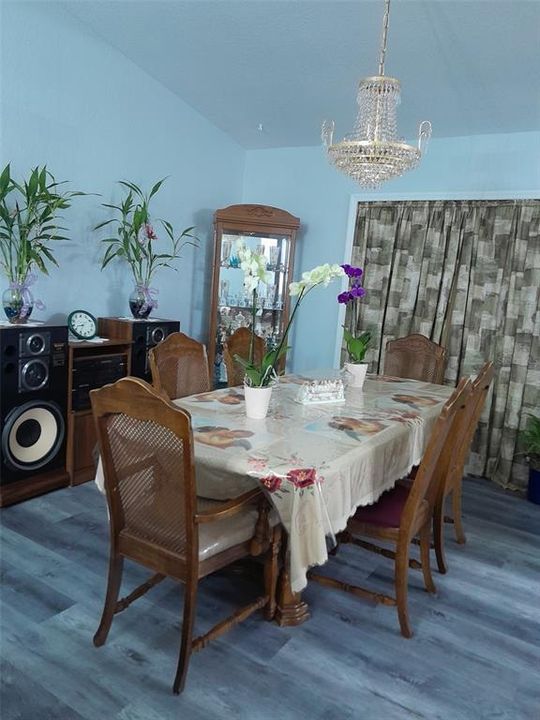 For Sale: $249,900 (3 beds, 2 baths, 1107 Square Feet)