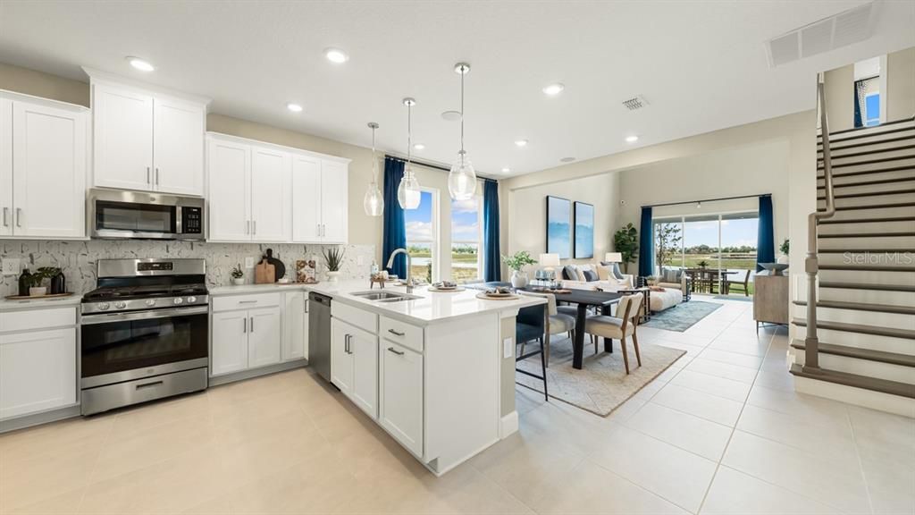 Active With Contract: $514,999 (3 beds, 2 baths, 2652 Square Feet)