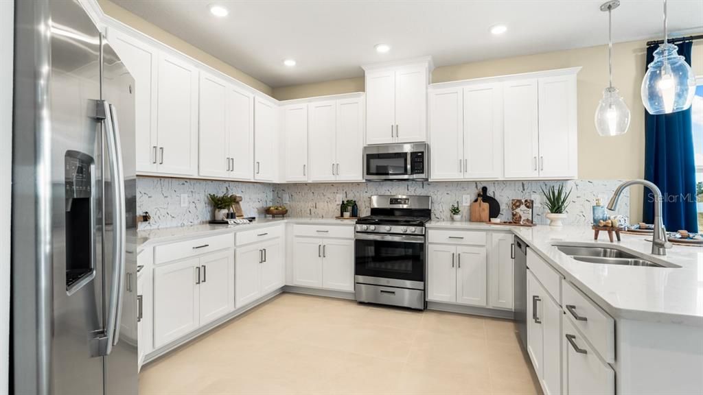 Active With Contract: $514,999 (3 beds, 2 baths, 2652 Square Feet)