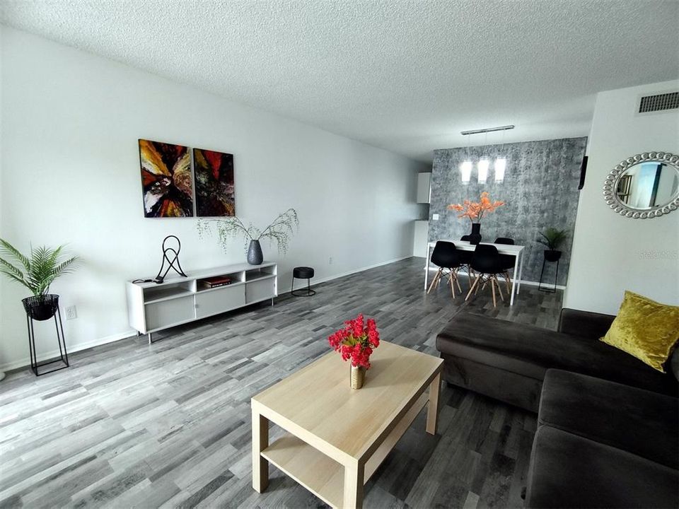 Activo con contrato: $1,850 (2 camas, 2 baños, 1100 Pies cuadrados)