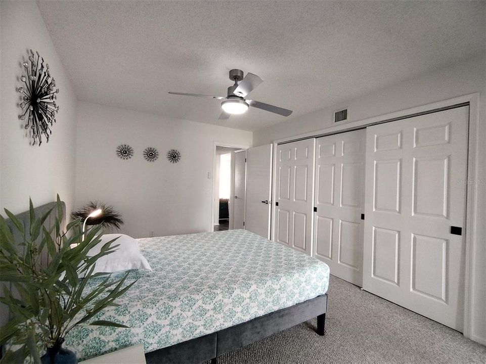 Activo con contrato: $1,850 (2 camas, 2 baños, 1100 Pies cuadrados)