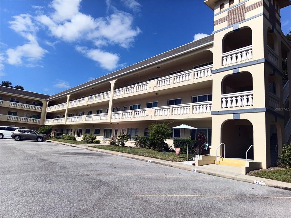 Activo con contrato: $1,850 (2 camas, 2 baños, 1100 Pies cuadrados)