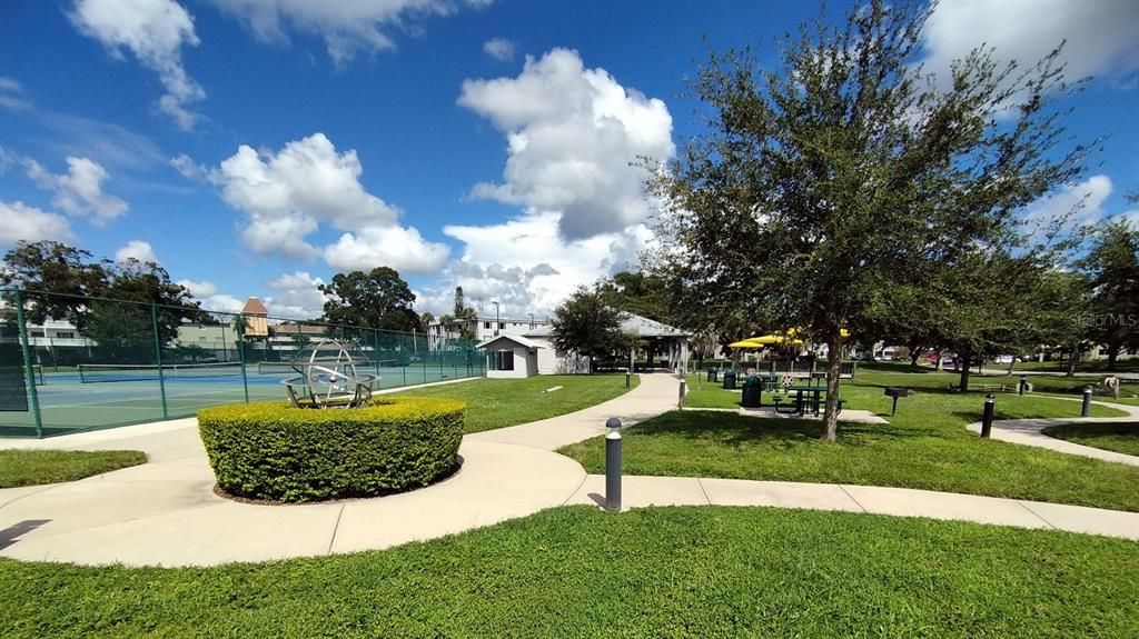 Activo con contrato: $1,850 (2 camas, 2 baños, 1100 Pies cuadrados)