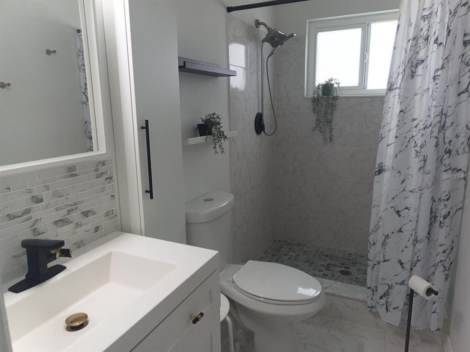 Activo con contrato: $1,850 (2 camas, 2 baños, 1100 Pies cuadrados)