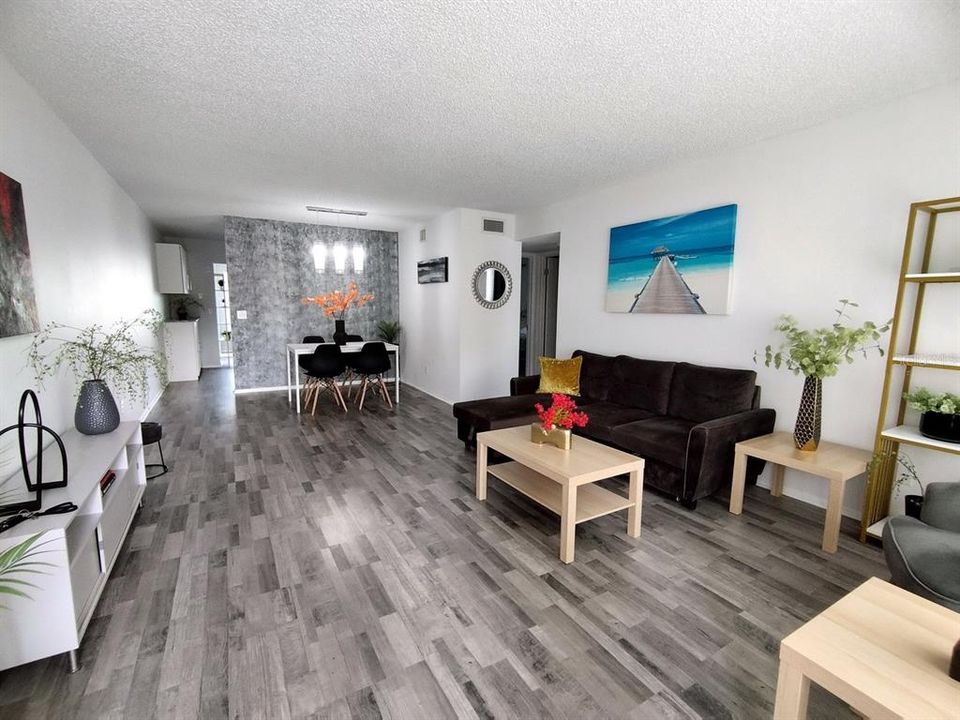 Activo con contrato: $1,850 (2 camas, 2 baños, 1100 Pies cuadrados)