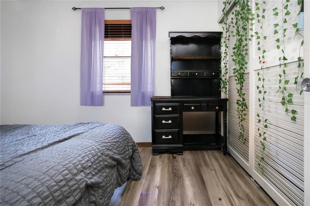 待售: $299,000 (3 贝兹, 2 浴室, 1296 平方英尺)