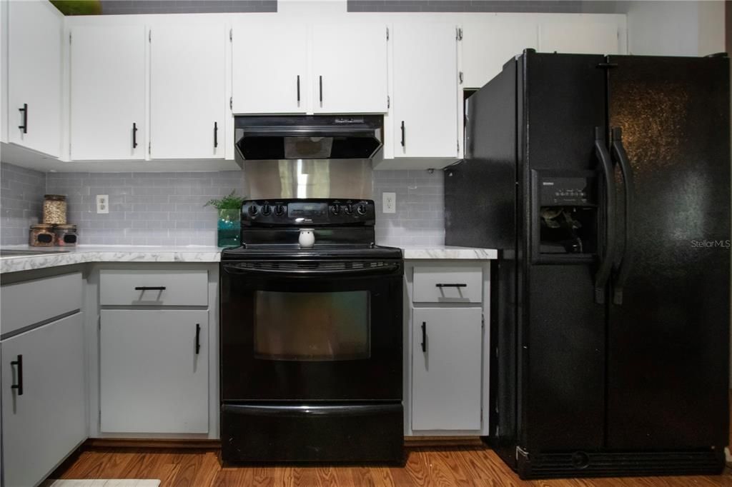 待售: $299,000 (3 贝兹, 2 浴室, 1296 平方英尺)