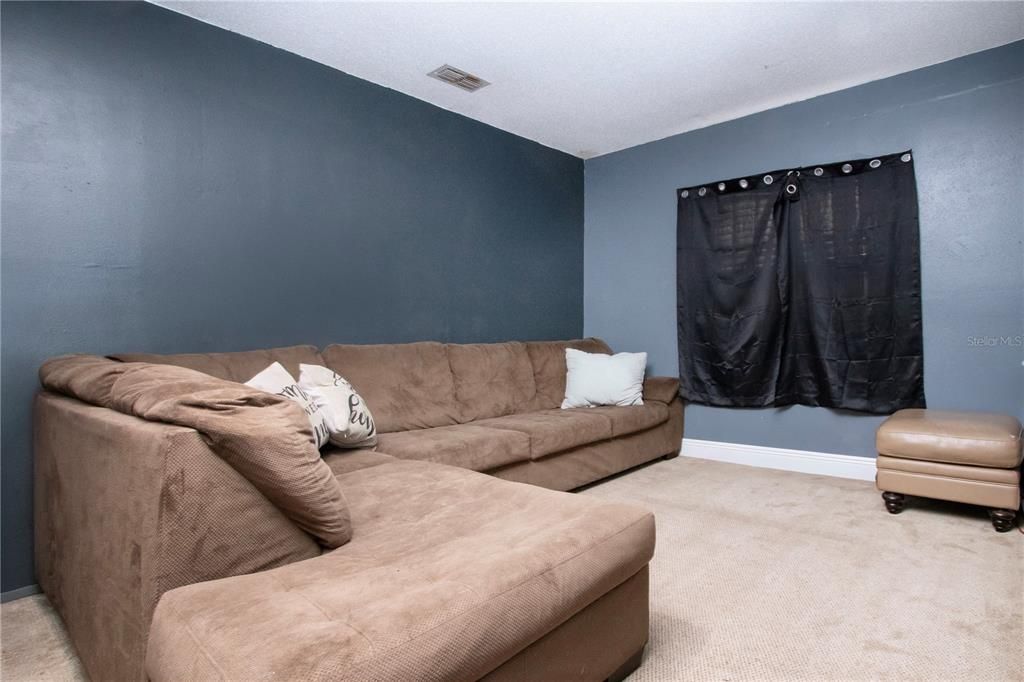 待售: $299,000 (3 贝兹, 2 浴室, 1296 平方英尺)