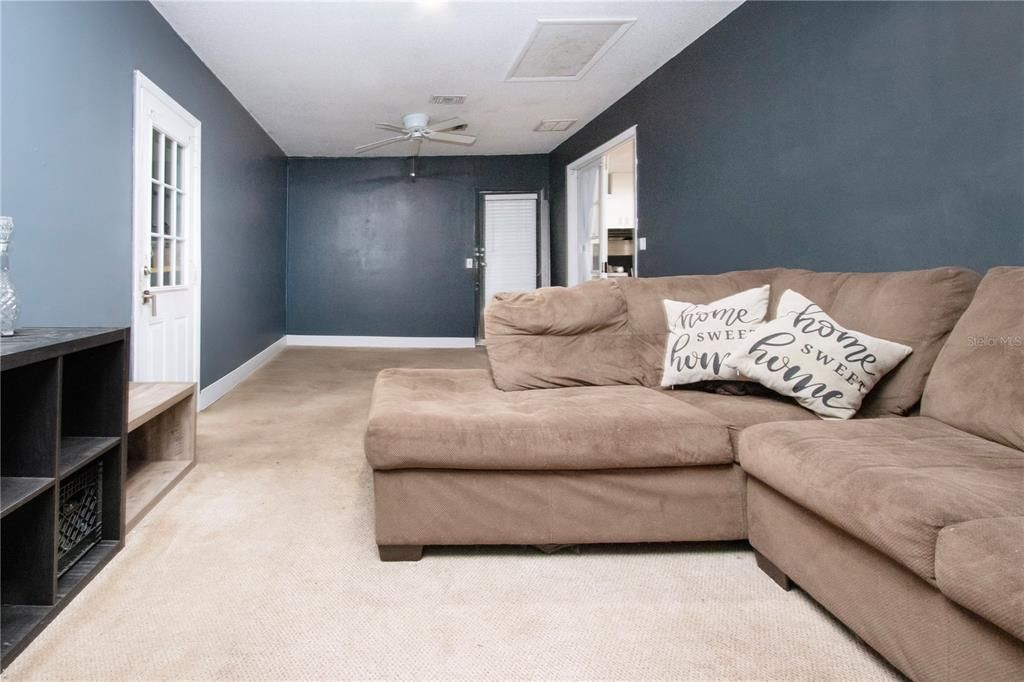 待售: $299,000 (3 贝兹, 2 浴室, 1296 平方英尺)