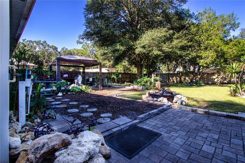 待售: $299,000 (3 贝兹, 2 浴室, 1296 平方英尺)