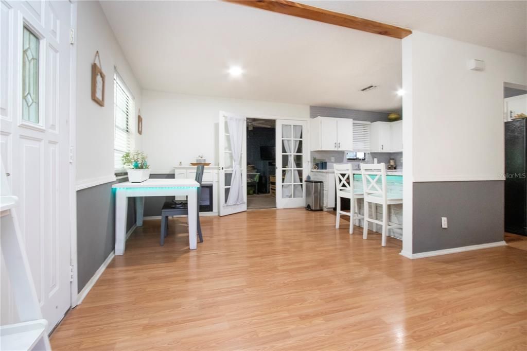 待售: $299,000 (3 贝兹, 2 浴室, 1296 平方英尺)