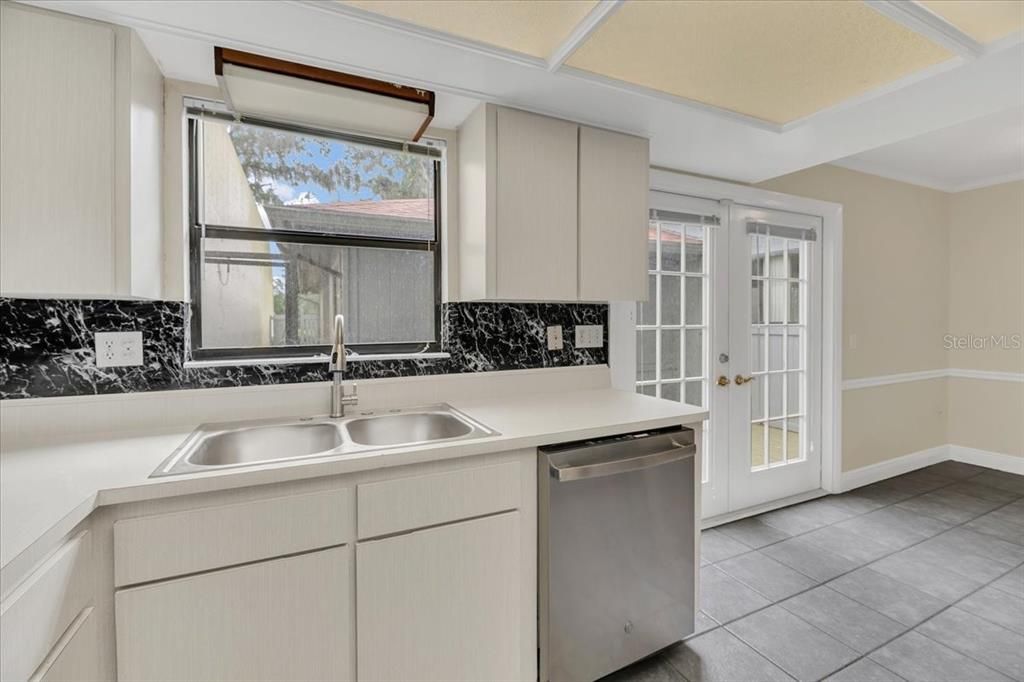 待售: $214,000 (3 贝兹, 2 浴室, 1575 平方英尺)