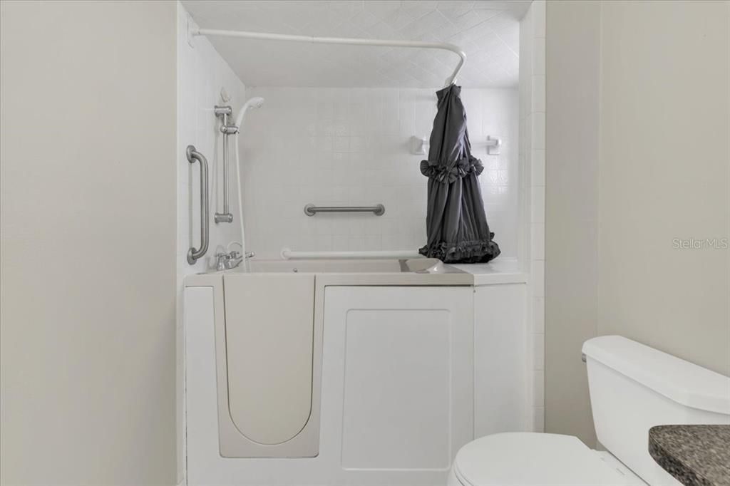 待售: $214,000 (3 贝兹, 2 浴室, 1575 平方英尺)