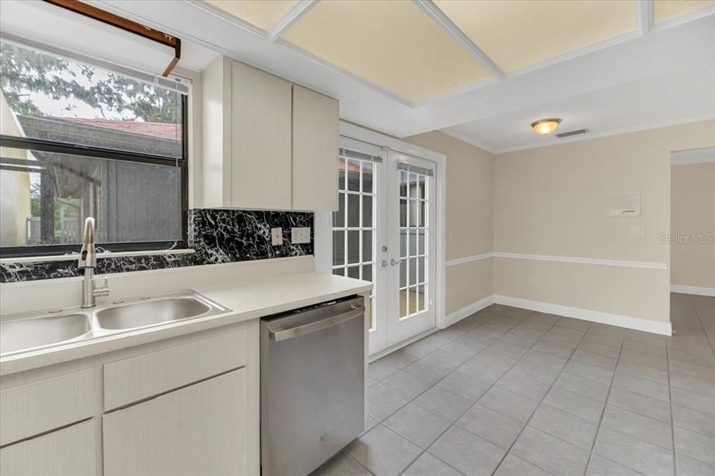 待售: $214,000 (3 贝兹, 2 浴室, 1575 平方英尺)