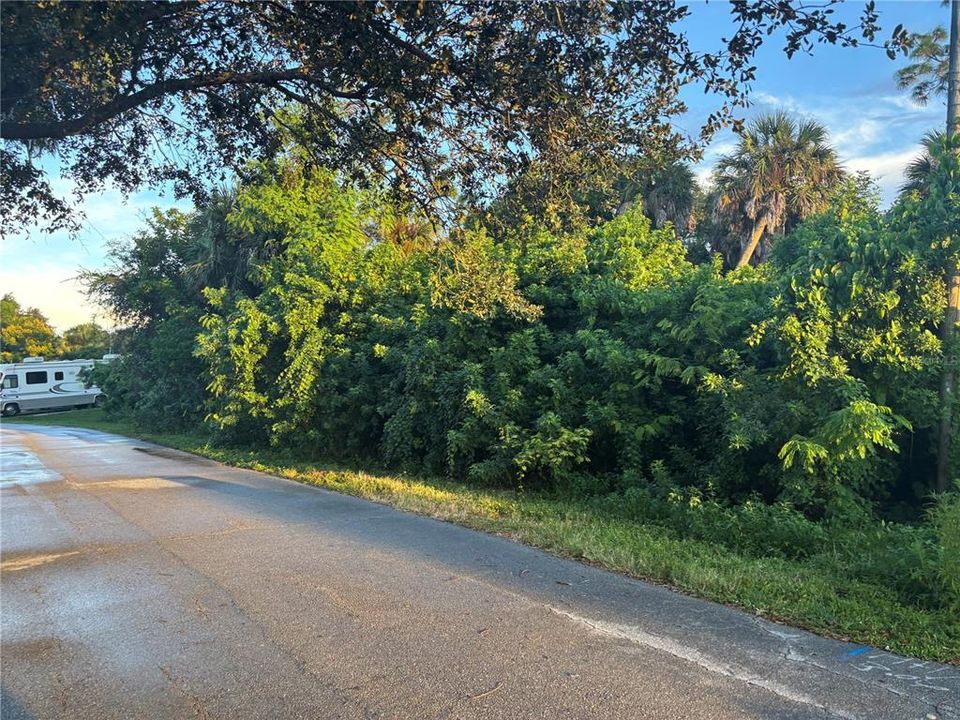 Activo con contrato: $15,000 (0.23 acres)