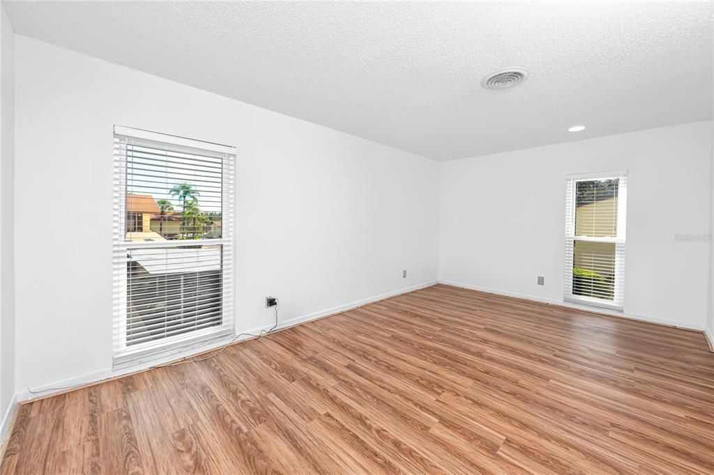 Activo con contrato: $1,500 (2 camas, 1 baños, 704 Pies cuadrados)