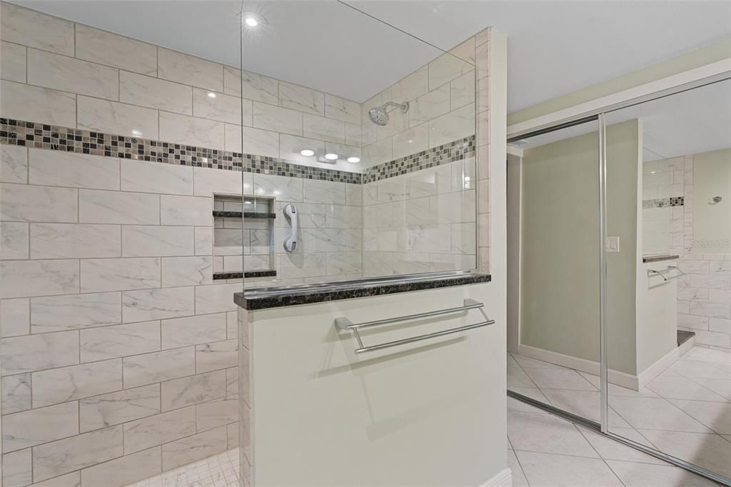 待售: $295,000 (2 贝兹, 2 浴室, 1154 平方英尺)