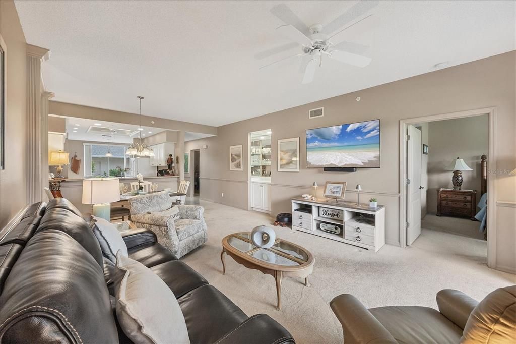 待售: $373,500 (2 贝兹, 2 浴室, 1333 平方英尺)