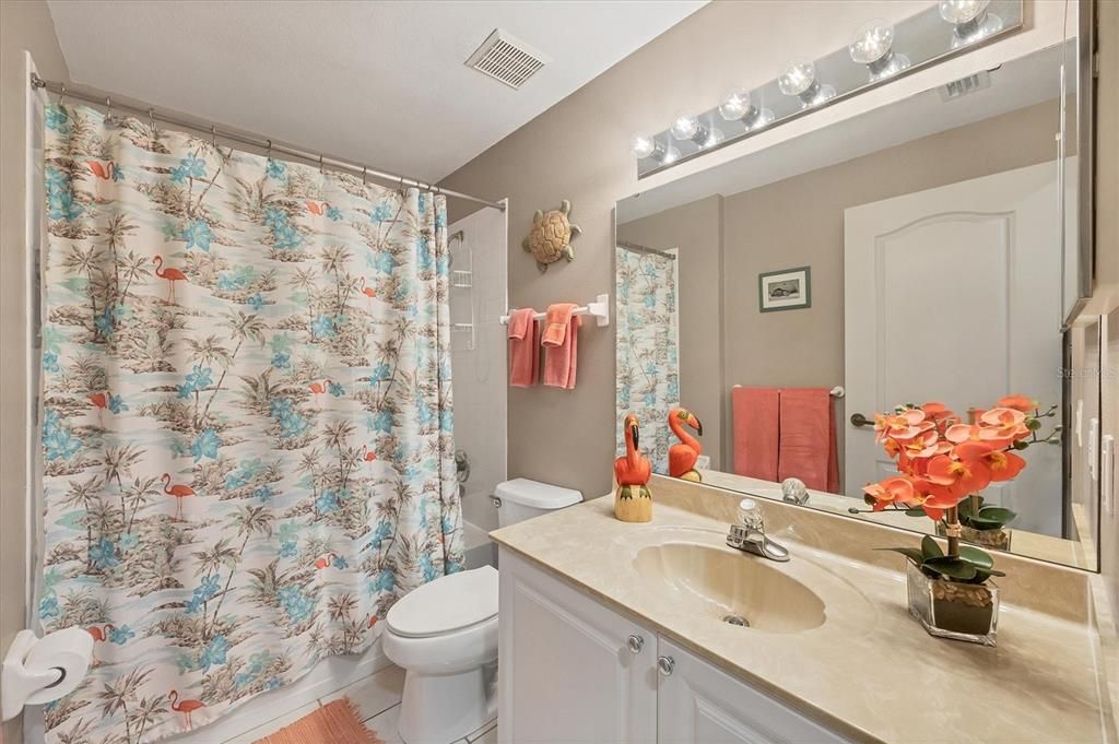 待售: $373,500 (2 贝兹, 2 浴室, 1333 平方英尺)