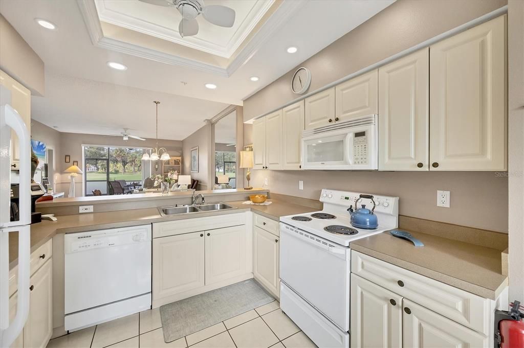 待售: $373,500 (2 贝兹, 2 浴室, 1333 平方英尺)