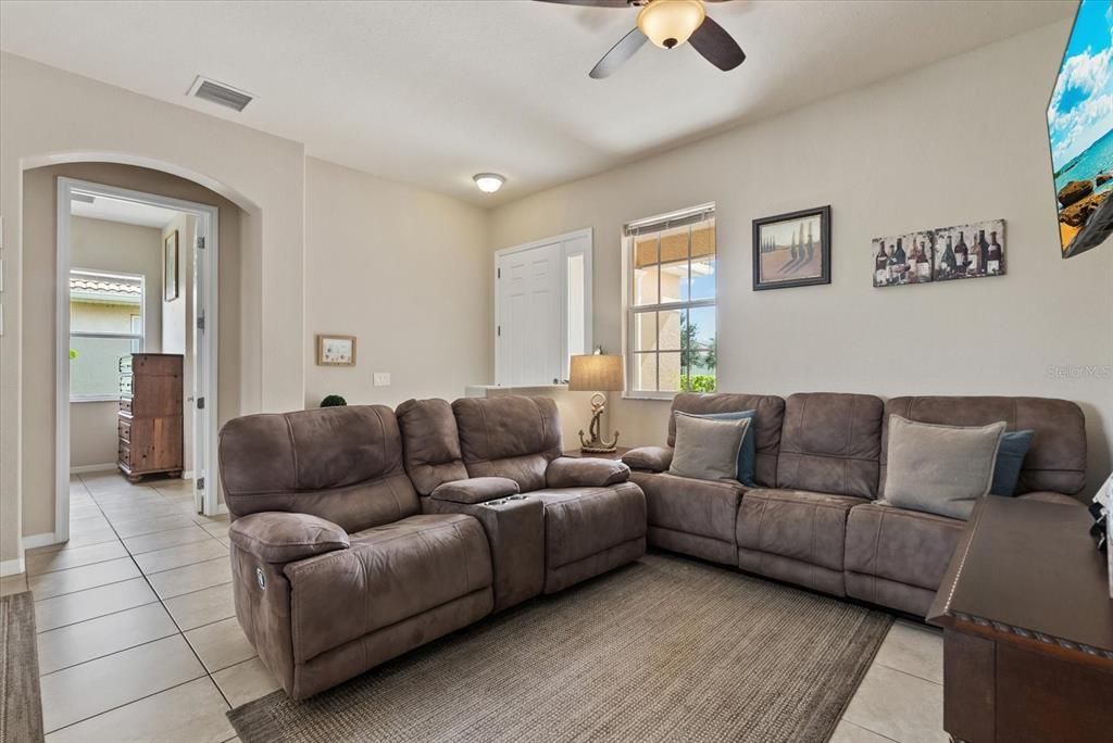 На продажу: $475,000 (4 спален, 3 ванн, 2223 Квадратных фут)