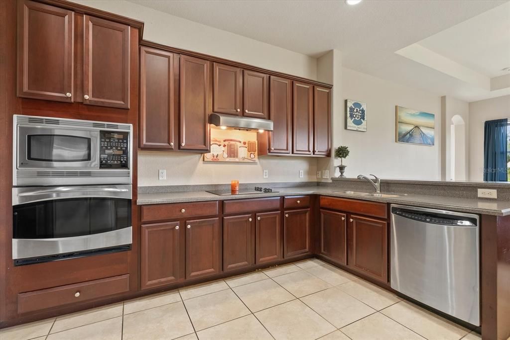 На продажу: $475,000 (4 спален, 3 ванн, 2223 Квадратных фут)